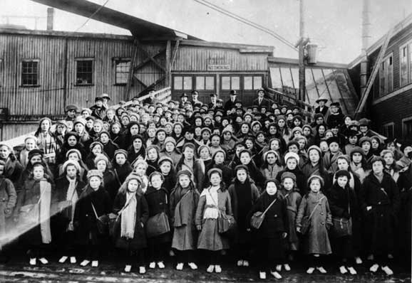 Immigrant children from Dr. Barnardo's Homes 